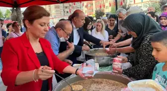 Karabük haberleri! Safranbolu Belediye Başkanı Köse, Yurttaşlara Aşure İkram Etti