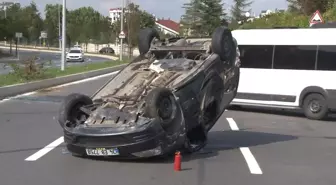 Sultanbeyli'de sürücü adaylarının arasından geçen otomobil takla attı