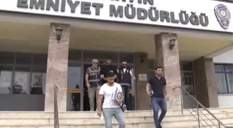 Sosyal medyadan tanıştıkları kişilerin çıplak görüntülerini alarak şantajda bulunan şebekeye ağır darbe: 3 kişi tutuklandı