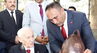 Muş haber | Başkan Yılmaz'dan Bahçeli'ye Malazgirt Zaferinin yıl dönümünde anlamla hediye