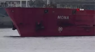 Çanakkale Boğazı'nda karaya oturan gemi yüzdürüldü