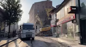 Çorum haber! Çorum'da kent meydanı için kamulaştırılan binalar yıkılıyor