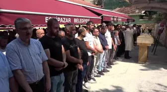 Karabük gündem haberleri... Silahlı saldırıda ölen tribün lideri Subaşı memleketi Karabük'te toprağa verildi