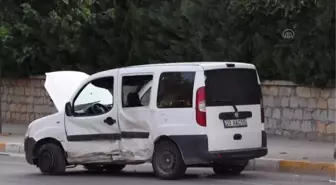 Denizli'de polis aracı ile otomobilin çarpışması sonucu 9 kişi yaralandı