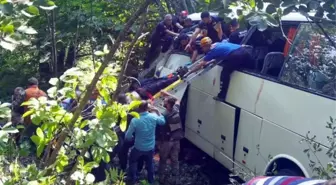 Son dakika! Bursa'da içinde 47 kişinin bulunduğu tur otobüsü şarampole yuvarlandı: 5 ölü, 36 yaralı