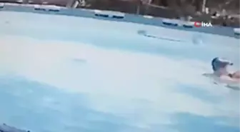 ABD'de havuzda nöbet geçiren kadını oğlu kurtardı