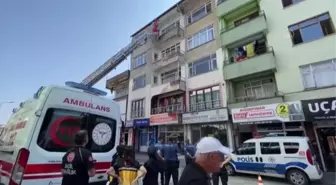 Düzce'de evde mahsur kalınca panik atak geçiren kadını itfaiye kurtardı