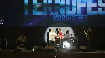 Bakan Varank, TEKNOFEST KARADENİZ'de Resul Dindar konserinde sahneye çıktı