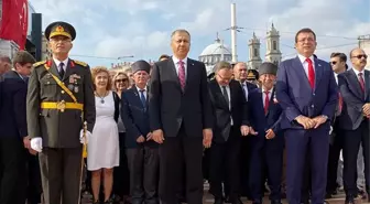 Büyük zaferin 100. yıl dönümü! Vali Yerlikaya ve İmamoğlu, 30 Ağustos Zafer Bayramı nedeniyle Taksim'e çelenk bıraktı