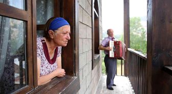 Müzisyen aile 88 yıllık konakta hayatlarını sürdürüyor