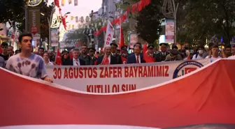 Sakarya haberi... Sakarya'da 30 Ağustos Zafer Bayramı dolayısıyla fener alayı düzenlendi