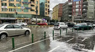 Üsküp'te rüzgar ve şiddetli yağmur hayatı olumsuz etkiledi