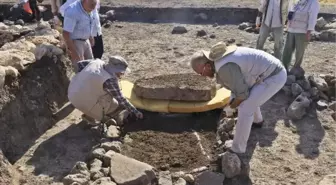 ÇAYÖNÜ TEPESİ'NDE 3 SANDIK MEZAR DAHA BULUNDU