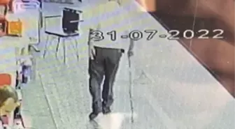 Son dakika haber: Yaşlı adamı bitkisel hayata sokan kaza kamerada: Elektrikli scooter yaşlı adama çarptı