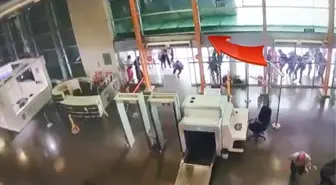 Felaketi yaşayan Bursa'dan yeni görüntüler! Yıldırım düşen terminalin çatısı böyle çöktü