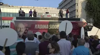 İzmir gündem haberi: İzmir'de Kadınlardan 'Yalnız Değilsin, Biz Varız' Etkinliği. Nazlıaka: 'Kadın Cinayetlerinden Sayı Diye Bahsedenler İlk Seçimde Sandığa Gömülecek'