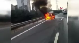 Seyir halindeki araç alev alev yandı