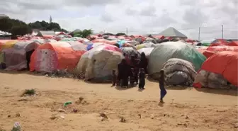 Somali'de yaşanan kuraklık hayatı tehdit ediyor.