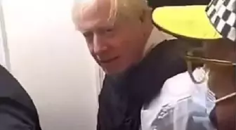 İngiltere Başbakanı Boris Johnson polisin uyuşturucu baskınına katıldı
