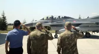 Bakan Akar'dan Ege Denizi üzerinde F-16 ile özel uçuş