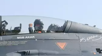 Bakan Akar'dan Yunanistan'a F-16'lı mesaj! Ege semalarında gövde gösterisi yaptı