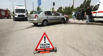 Son dakika haberleri... Sivas'ta otomobiller çarpıştı: 2 yaralı