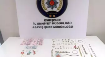 240 bin liralık ziynet eşyası çalan 2 kişi yakalandı