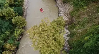 Adrenalin tutkunları Melen Çayı'nda rafting yaptı