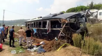 Son dakika haber... ÇANAKKALE'DE TUR OTOBÜSÜ DEVRİLDİ; 1 ÖLÜ, 54 YARALI