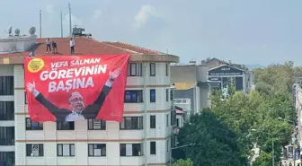 Yalova haberi... CHP Gençlik Kolları Yalova'da 'Vefa Salman, Görevinin Başına' Pankartı Astı