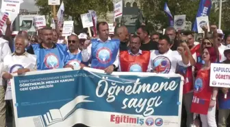 Eğitim-İş'in 'Öğretmene Saygı' Eylemi İstanbul'da. Kadem Özbay: 'Diploması Olmayanlar Bize Ahkâm Kesemez'