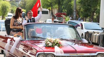 İzmir kültür sanat haberleri | İzmir'de down sendromlu gencin damatlık giyme hayali gerçek oldu