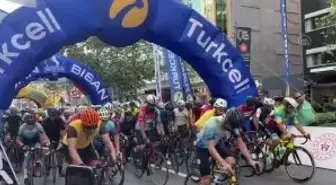 Son dakika haberleri... Turkcell Granfondo Yol Bisiklet Yarışı - Bitiş noktasında gerçekleşen kazada bazı sporcular yaralandı
