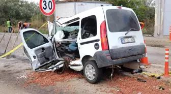 Son dakika haberleri! Bolu'da, hafif ticari araç gişelerde beton bariyere çarptı: 3 ölü 1 yaralı