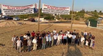 Susuz kalan vatandaşlar pankart açtı: Cünüp olduğumuz zaman günahımız, Allah katında siz yetkililerin olsun