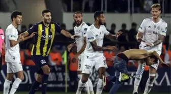 Takım arkadaşlarına saldıran taraftara müdahale ettiği için kırmızı kart gören Josef de Souza, PFDK'ye sevk edildi