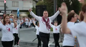 Manisa haberi! Akhisar'da Yüzlerce Kişi Aynı Anda Zeybek Oynadı