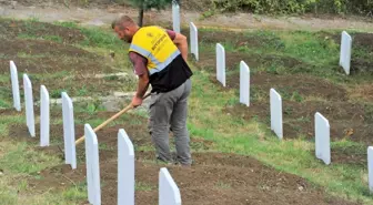 Büyükşehir 153 kimsesizin mezar taşını yaptırdı