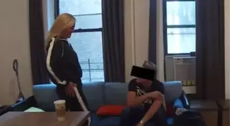 Erkek arkadaşının evine gizli kamera yerleştirdi! Annesini görünce kriz geçirdi