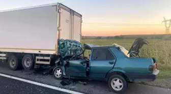 Kamyonete arkadan çarpan otomobilin sürücüsü öldü