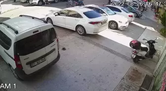 Adana'da üç kişinin cep telefonlarını çalan iki kapkaç zanlısı tutuklandı