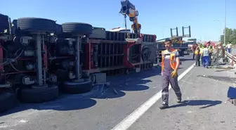 Son dakika haberi... Büyükçekmece TEM'de feci kaza, TIR devrildi sürücü kupa ile göl havzasına uçtu