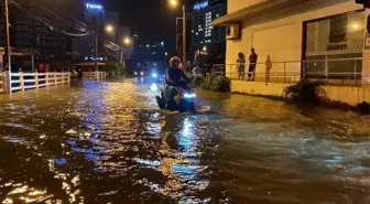 Tayland 20 yılın en şiddetli muson yağmurlarıyla mücadele ediyor