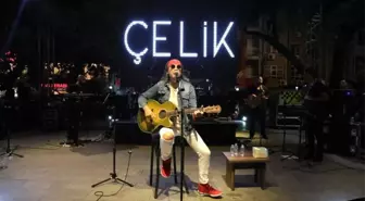Balıkesir magazin haberleri... Çelik, Burhaniye'de sevenleri ile buluştu