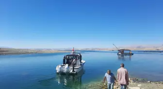 Elazığ haber | Elazığ'da Keban Baraj Gölü'nde balıkçı teknesi battı