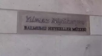 Kraliçe 2. Elizabeth'in Eskişehir'deki bal mumu heykeline ziyaretçi ilgisi