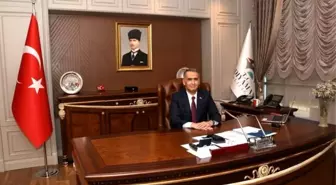 Vali Mahmut Çuhadar'ın şiir kitabı çıktı
