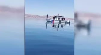 Batan balıkçı teknesindeki bir kişiyi arama çalışması sürüyor