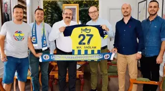 Kaymakam ve emniyet müdürüne Fenerbahçe forması