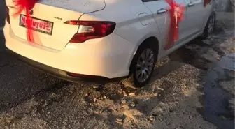 Gelin ve damat indikten sonra otomobil yandı